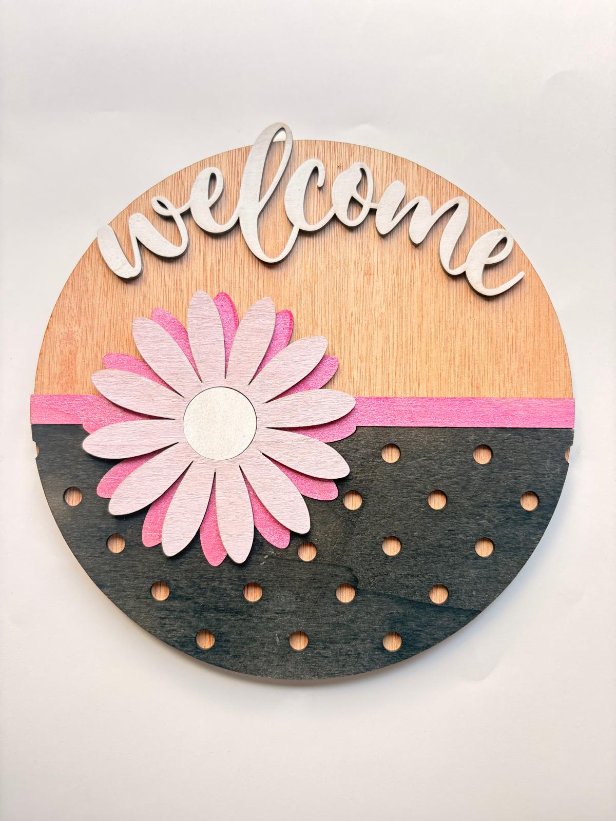 Scandinavische muurdecoratie van hout 30 cm voor modern interieur roze bloem design