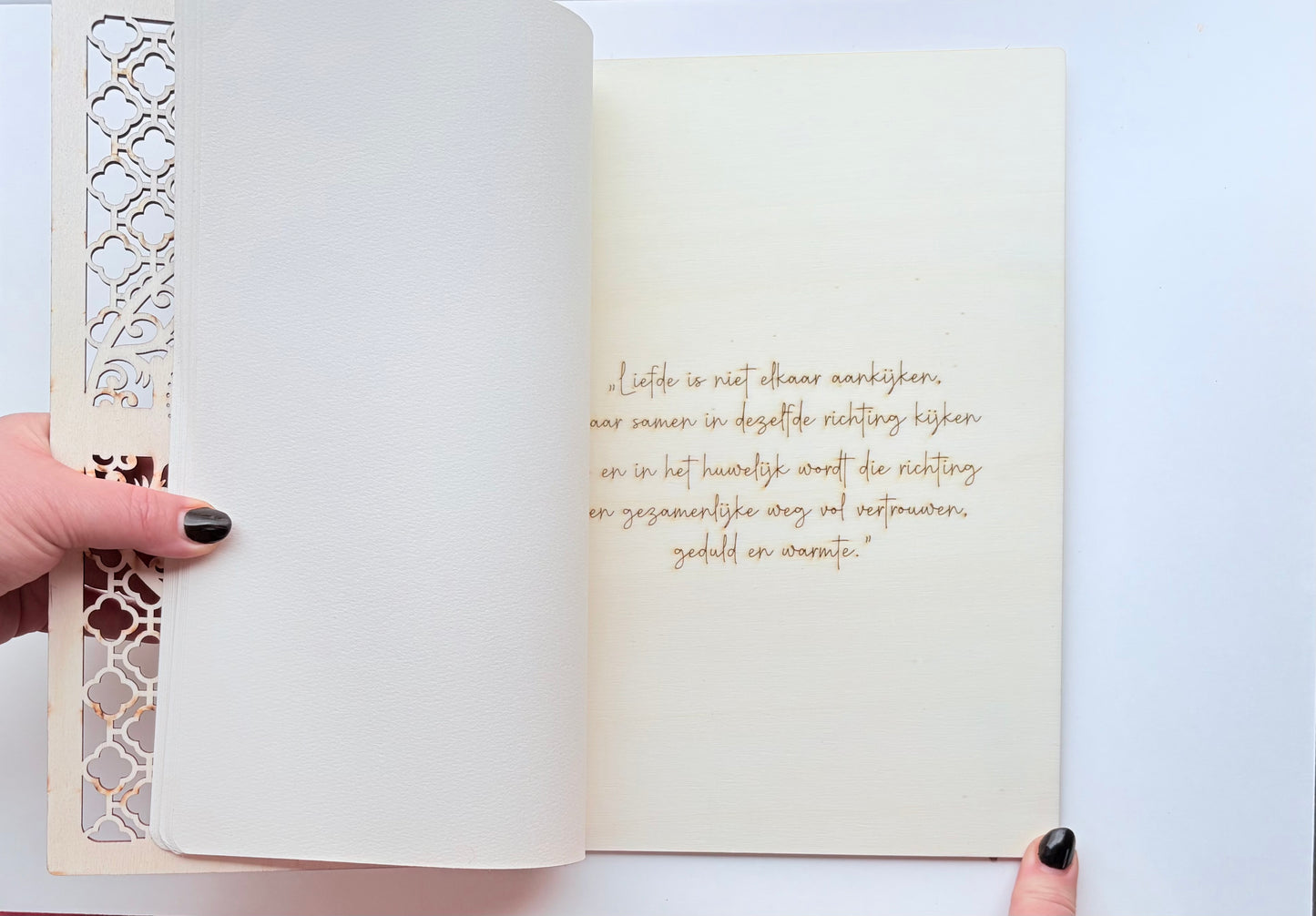 Houten Bruiloft Gastenboek – Gepersonaliseerd met Gravure - hart