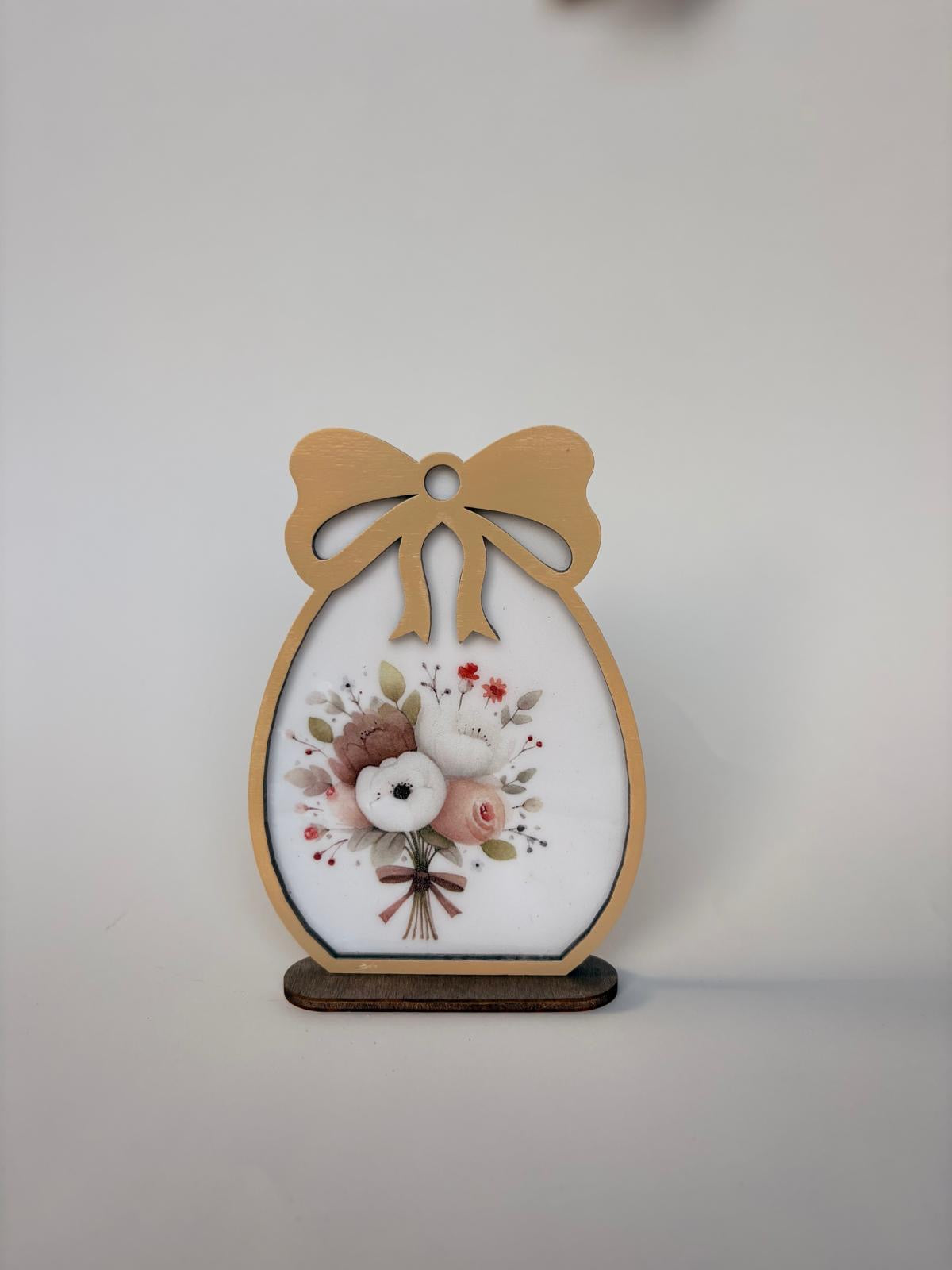 paasdecoratie houten ei met bloemen