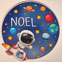 Naambord rond astronaut