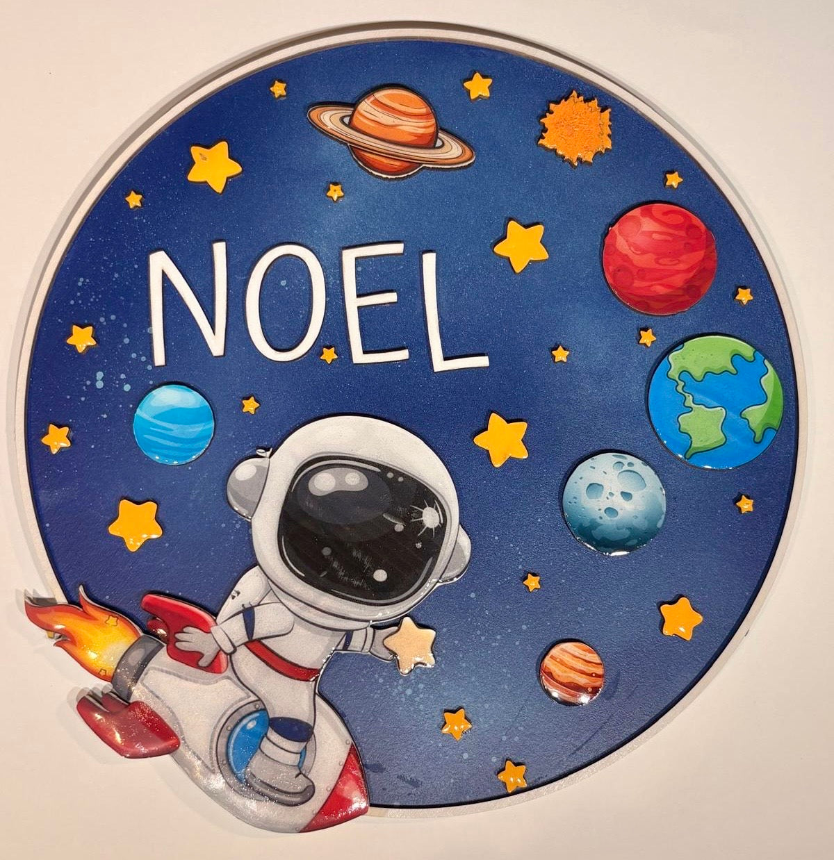 Naambord rond astronaut