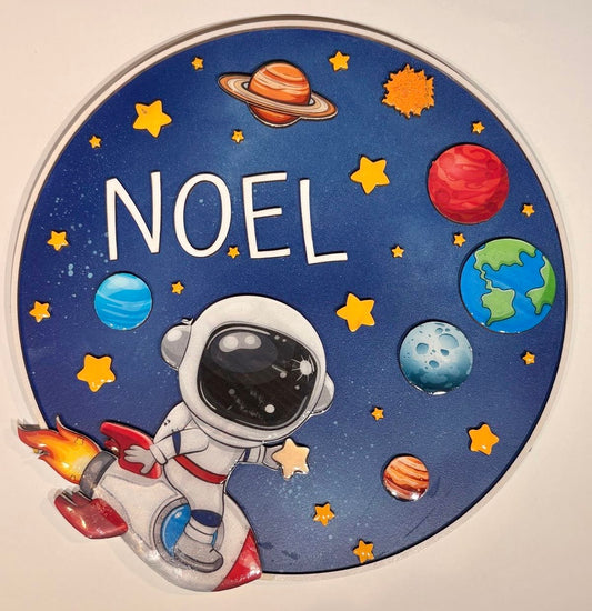 Naambord rond astronaut
