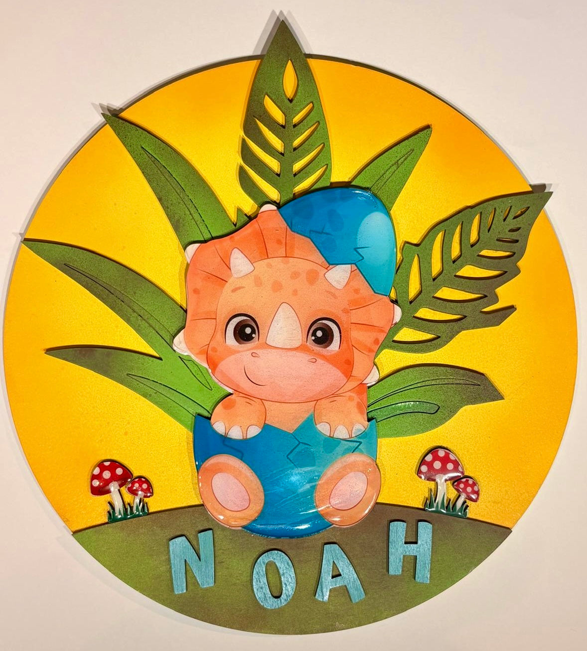 Naambord rond met letters Dino