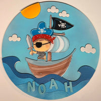 Naambord rond piratenschip met letters
