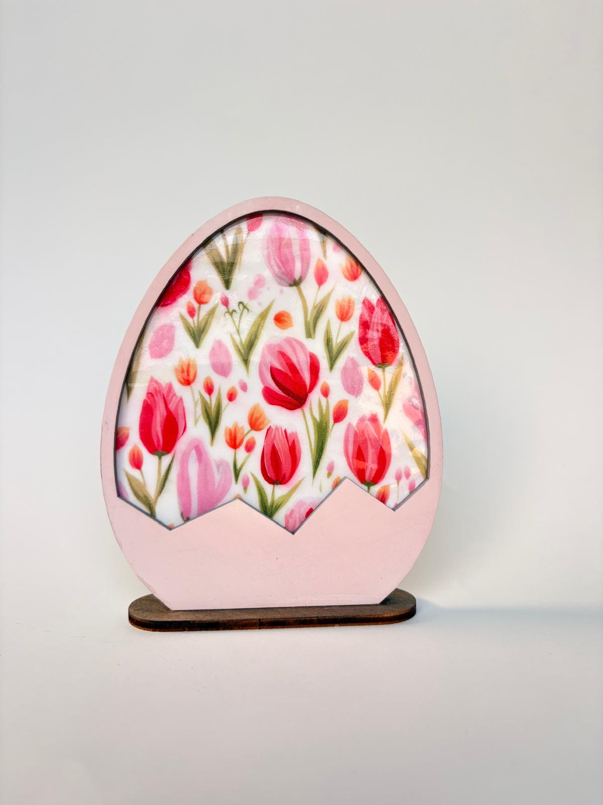 houten paasdecoratie met tulpen 2