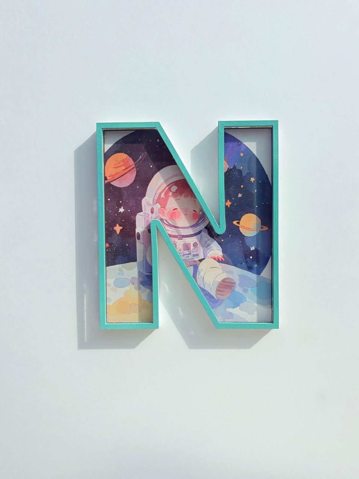 Gepersonaliseerde Houten 3D Letter Naam – Kinderkamer Decoratie 18 cm - Astronaut