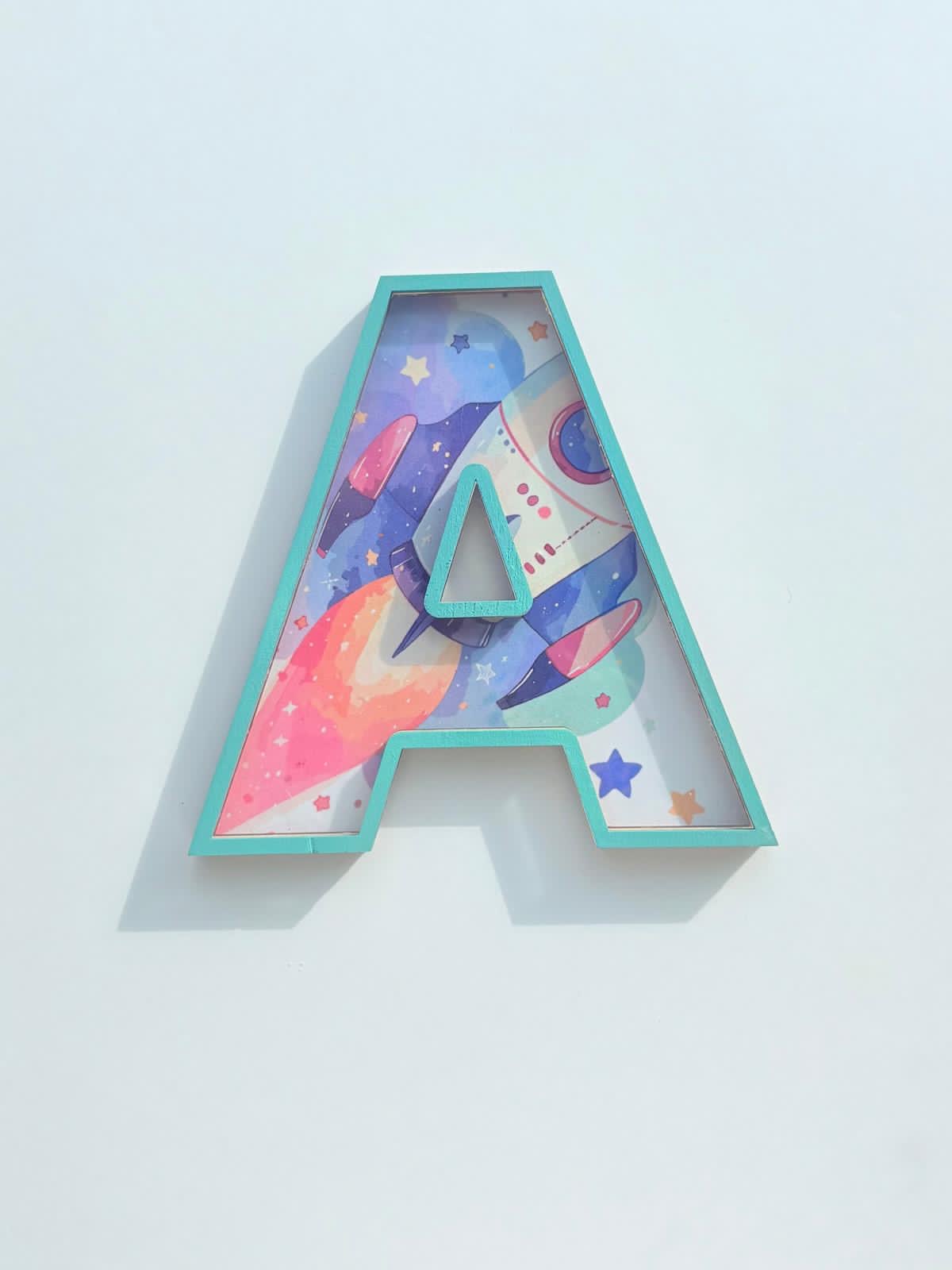 Gepersonaliseerde Houten 3D Letter Naam – Kinderkamer Decoratie 18 cm - Astronaut